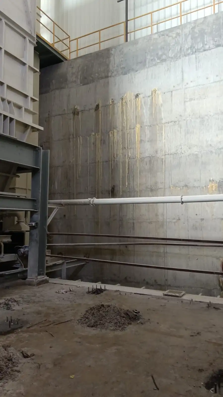 Industrial crack repair using epoxy and polyurethane polymer grouting systems